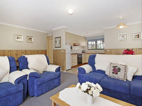 Oak Cottage - Tudor Village - Accommodation Brisbane 2