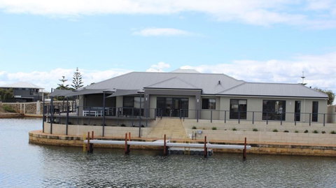 Port Bouvard Retreat - Large Family Friendly Canal Home With Private Jetty - Accommodation Brisbane 0