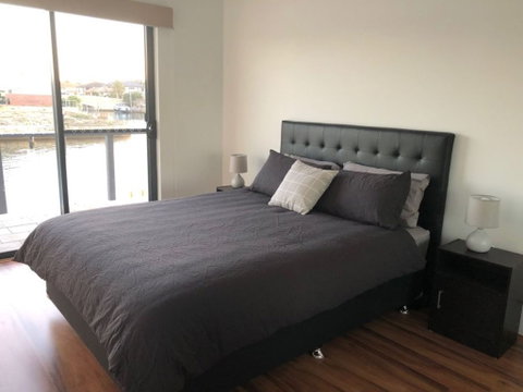 Port Bouvard Retreat - Large Family Friendly Canal Home With Private Jetty - Accommodation Brisbane 1