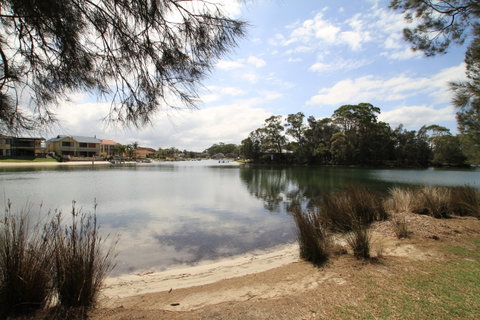 Ray Of Sunshine-Waterfront Reserve - Accommodation Brisbane 1