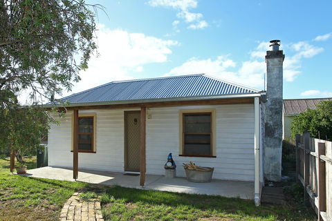 Stable Cottage - Accommodation Brisbane 0
