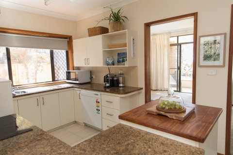 Taranaki Beach Unit - Accommodation Brisbane 1