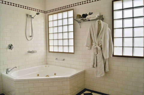 The Fire Station Inn - Fire Engine Suite - Accommodation Brisbane 1