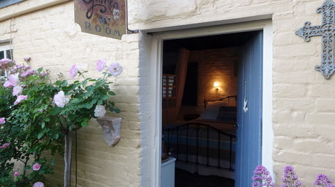 The Globe Inn - Accommodation Brisbane 2