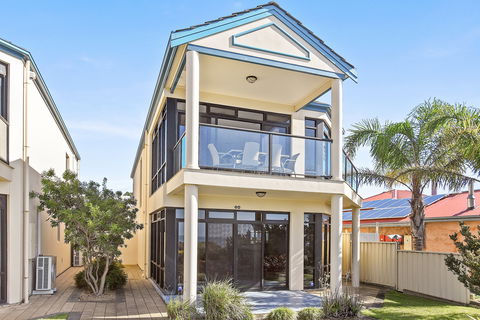 63 Franklin Parade - Accommodation Brisbane 1
