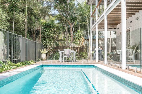 Beach Chalet - Accommodation Brisbane 0