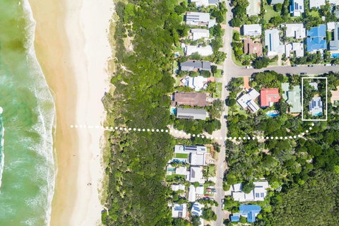 Beach Chalet - Accommodation Brisbane 2