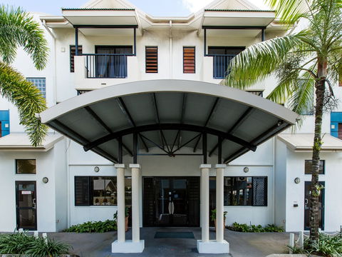 Cairns Queens Court - Accommodation Brisbane 1