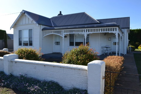 Calgary Accommodation & Killara Accommodation - Accommodation Brisbane 0