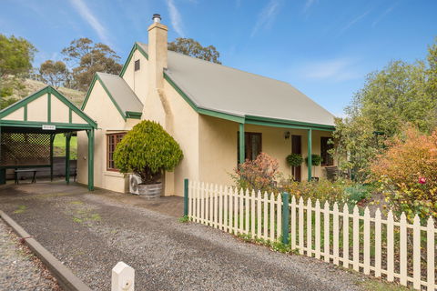 Country Pleasures Bed And Breakfast - Accommodation Brisbane 0