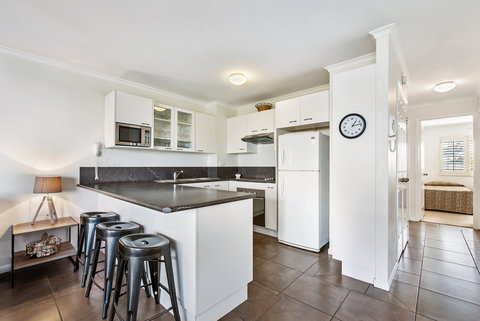 Dockside Holiday Apartments - Accommodation Brisbane 2