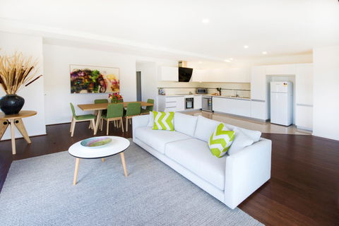 Phillip Island Towers - Accommodation Brisbane 0