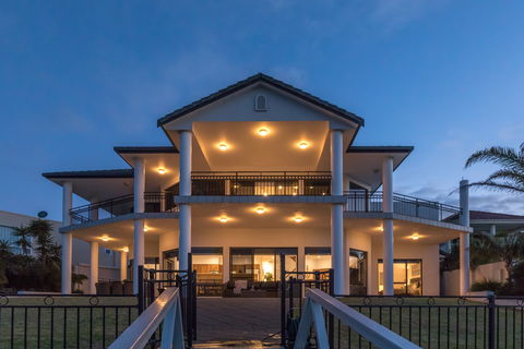 Port Lincoln Marina Luxury Escape - Accommodation Brisbane 0