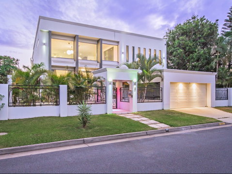 Riviera Waters Broadbeach - Vogue Holiday Homes - Accommodation Brisbane 0