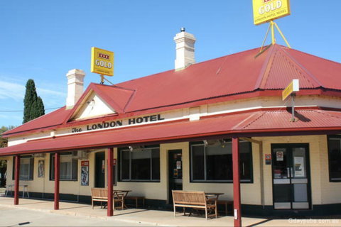 The London Hotel Motel - Accommodation Brisbane 0