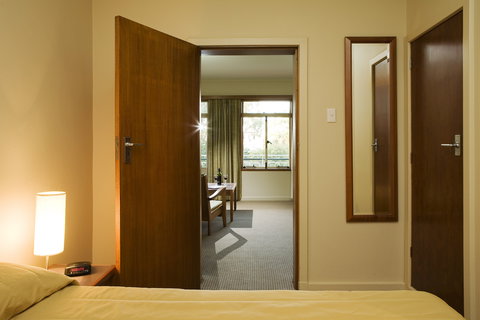 University House - Accommodation Brisbane 2
