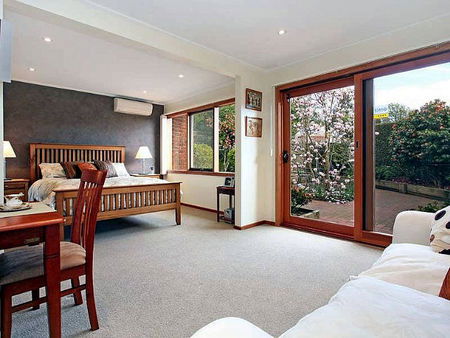 The Courtyard Mt Eliza - Accommodation Brisbane 1