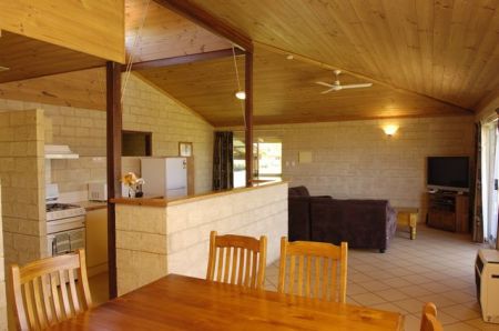 Discovery Holiday Parks - Koombana Bay - Accommodation Brisbane 1