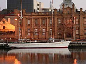 May Queen - Accommodation Brisbane 0