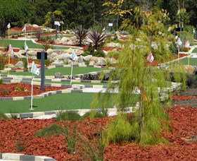 18 Hole Mini Golf - Club Husky - Accommodation Brisbane 0