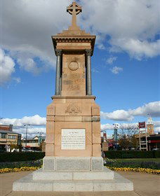 Warwick War Memorial And Gates - Accommodation Brisbane 1