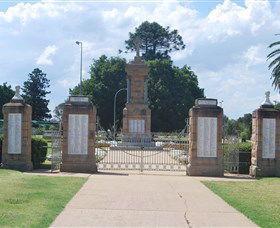 Warwick War Memorial And Gates - Accommodation Brisbane 0