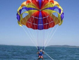 Port Stephens Parasailing - Accommodation Brisbane 2