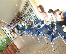 Beachfront Hotel - Accommodation Brisbane 3