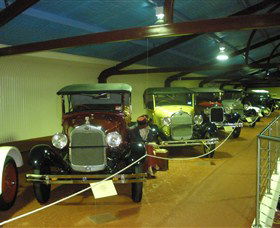 McFeeters Motor Museum And Visitor Information Centre - Accommodation Brisbane 3