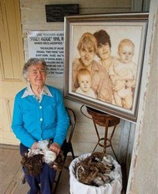 Doris Golder Wool Art Gallery - Accommodation Brisbane 3