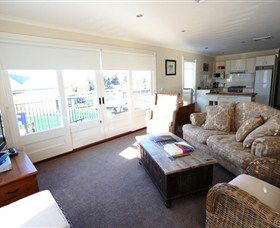 Keith Tulloch Wine - Accommodation Brisbane 3