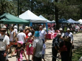 Broadbeach Art And Craft Markets - Accommodation Brisbane 3
