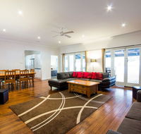 The Retreat Port Stephens - Accommodation Brisbane