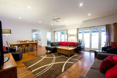 The Retreat Port Stephens - Accommodation Brisbane 0