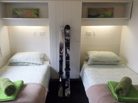 Elk At Falls - Accommodation Brisbane 0