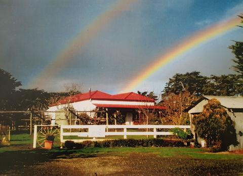 Stefani Hilltop Gallery - Accommodation Brisbane 0