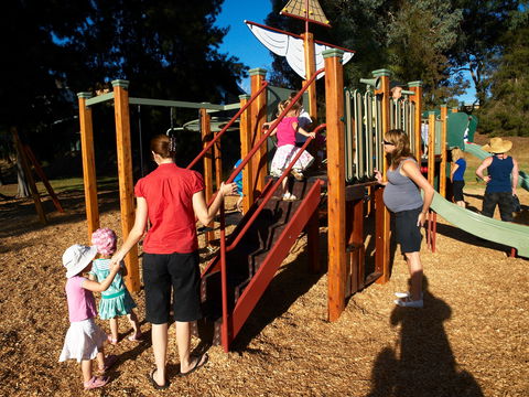 Les Stone Park - Accommodation Brisbane 0