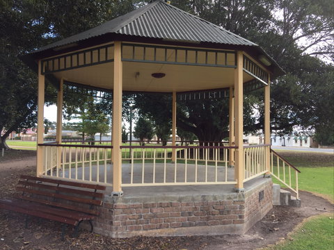 Queen Square, Moonta - Accommodation Brisbane 2