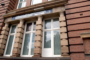 Don't Tell Tom - Accommodation Brisbane 0