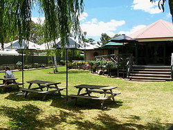 Oakbank Hotel - Accommodation Brisbane 3