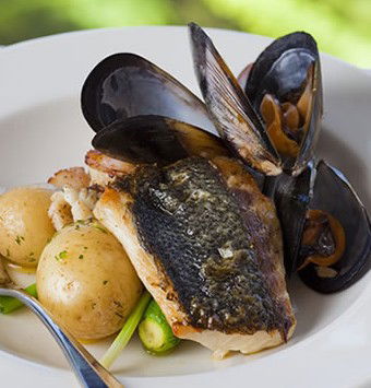 Chris's Beacon Point Restaurant - Accommodation Brisbane 3