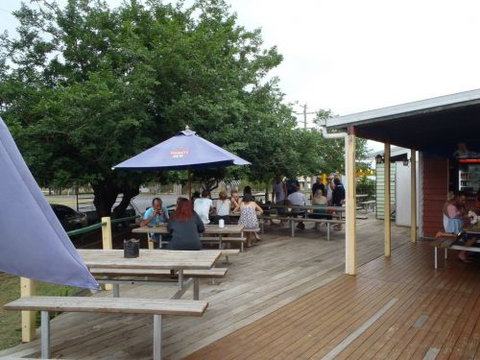 Maidenwell Hotel - Accommodation Brisbane 2