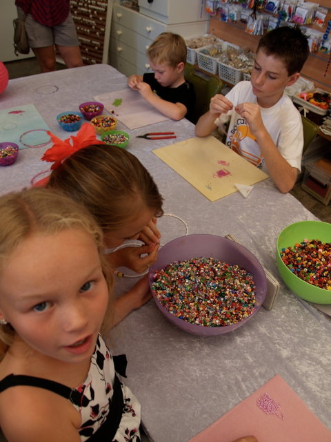 School Holiday One Hour Beading Workshops - Accommodation Brisbane 1