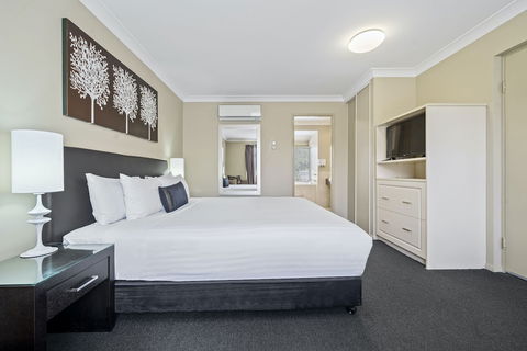 Ambassador On Ruthven - Accommodation Brisbane 6
