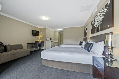 Ambassador On Ruthven - Accommodation Brisbane 5