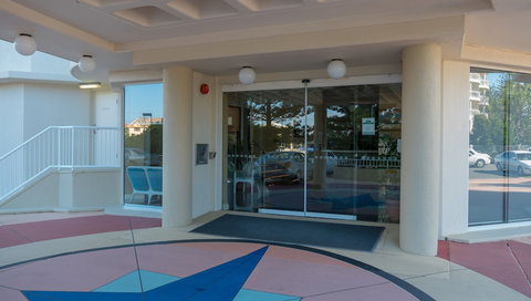 Burleigh Surf Apartments - Accommodation Brisbane 3