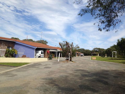 Emu Beach Chalets - Accommodation Brisbane 0