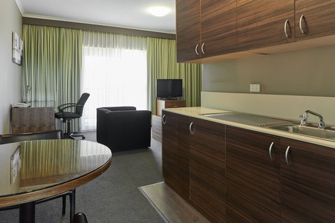 Quality Hotel Dickson - Accommodation Brisbane 1