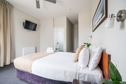 The Huskisson - Accommodation Brisbane 5