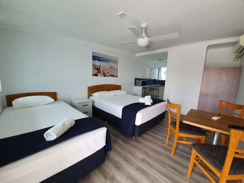 Montego Mermaid Beach Motel - Accommodation Brisbane 5